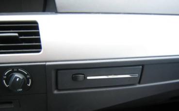 Chrom -Strebe für Getränkehalter - Fahrer + Beifahrer poliert BMW E60/E61 Limousine/Touring