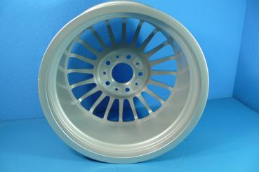 ALPINA Wheel  9 x 17“ LM-Felge 9 x 17“ with valve outside