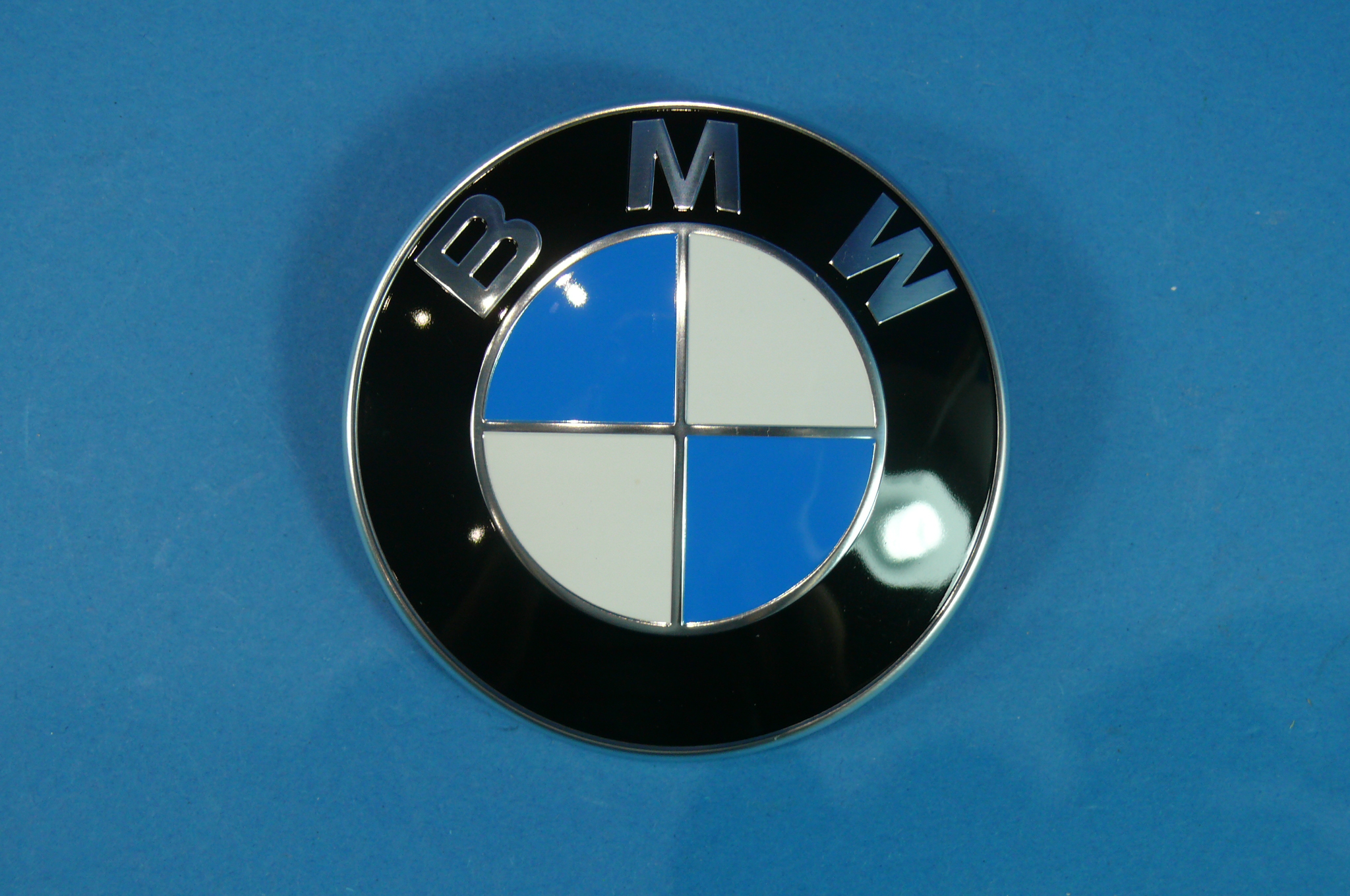 Emblem für BMW/abzeichen Haube/stamm BMW 82mm 51148132375 weiß und