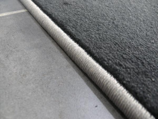 Fussmatten 4 tlg. schwarz/Kettlung grau passend für BMW 5er E28