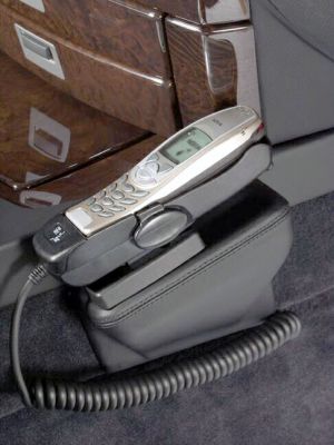 KUDA Telefonkonsole passend für BMW 7er (E65) ab 2001 Leder schwarz